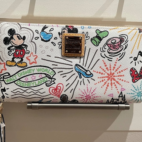 Disney Dooney & Bourke Sketch Wallet - Picture 1 of 4